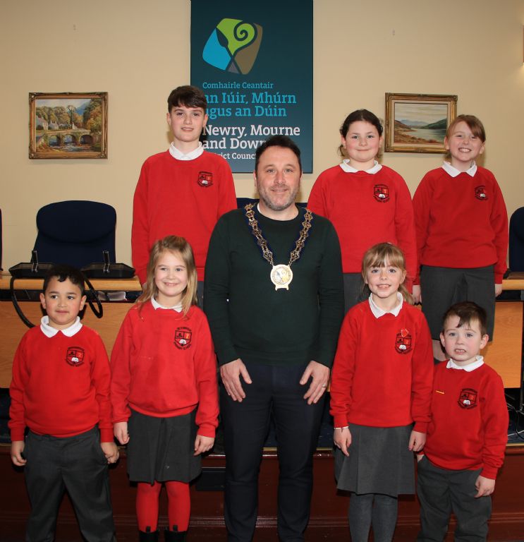 photo 10 bessbrook ps school council visit council offices