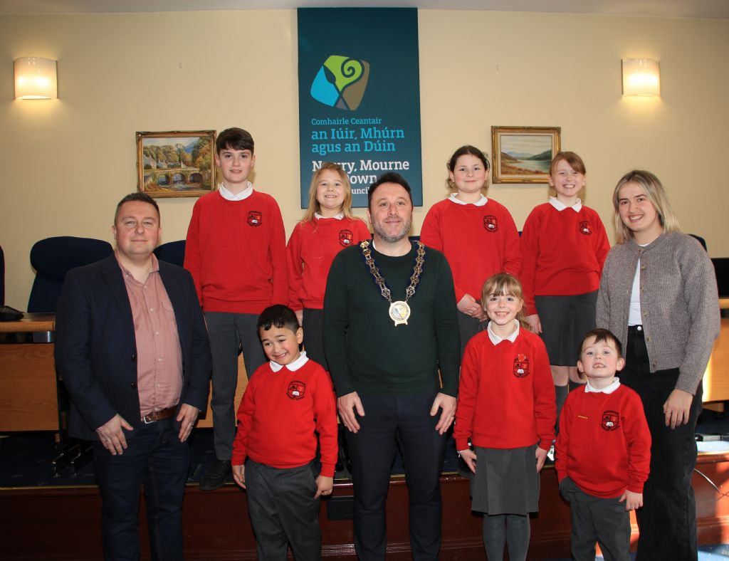 photo 11 bessbrook ps school council visit council offices