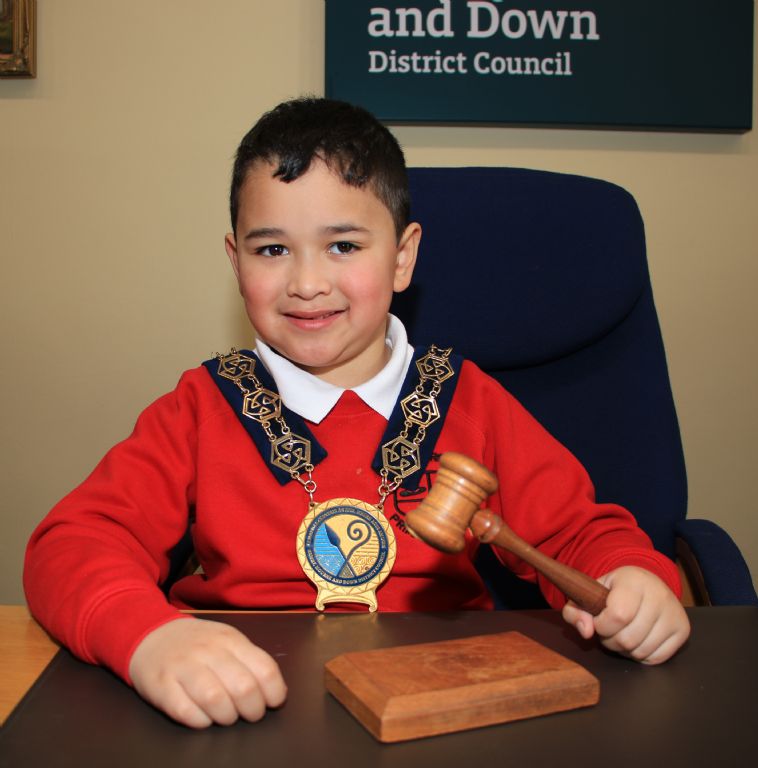 photo 1 bessbrook ps school council visit council offices