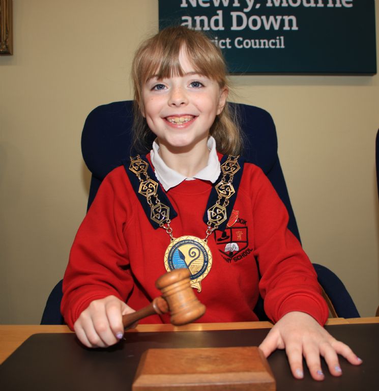 photo 2 bessbrook ps school council visit council offices