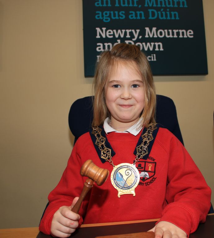 photo 6 bessbrook ps school council visit council office