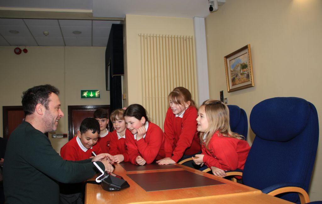 photo 8 bessbrook ps school council visit council office